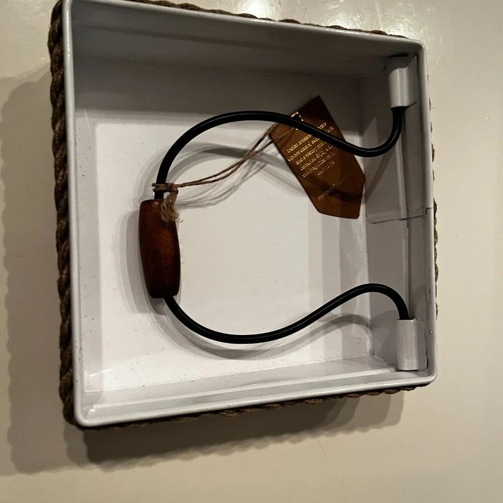 Napkin Holder - Metal White Napkin Holder -Rustic Themed -‎ new